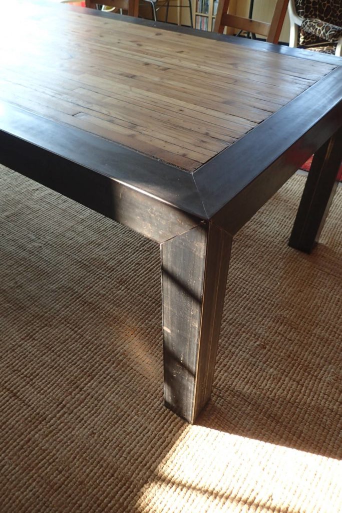 Tables à piétement acier