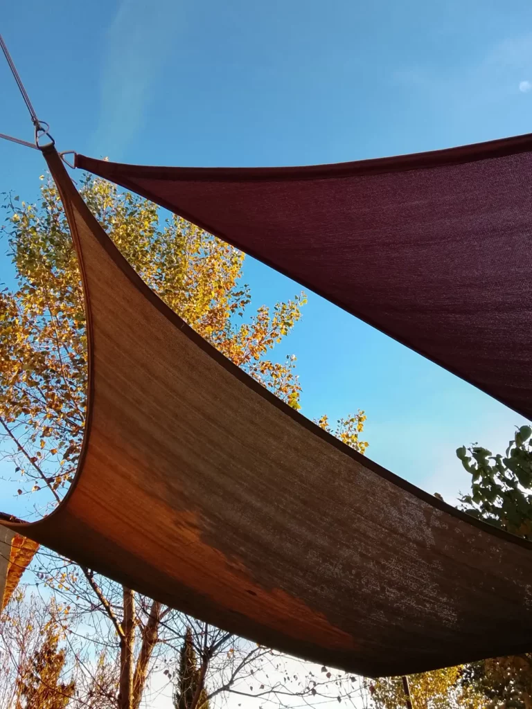 Voiles tendues et Ombrières